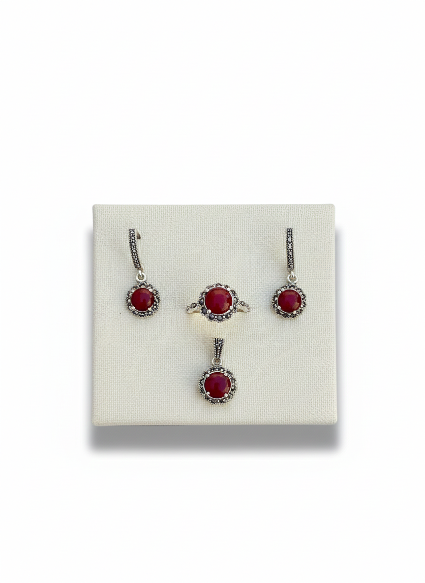 Garnet Red Vintage Bloom Set